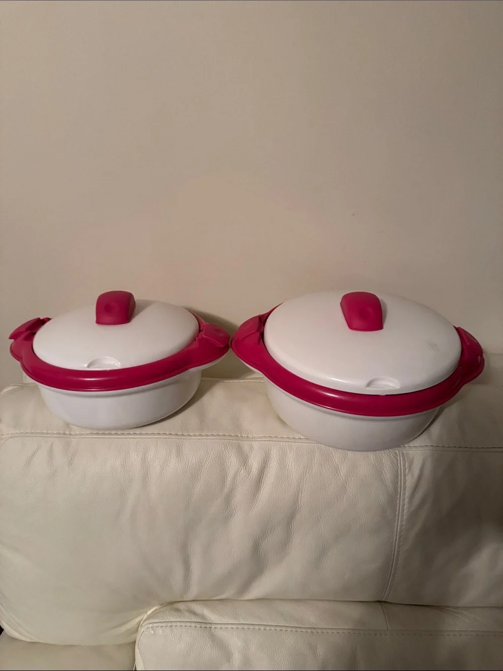 White and Pink Microwaveable Food Storage Bowls with Lids